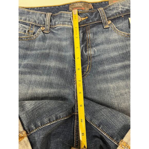 Torrid Women's Mid Rise Mid Denim Shorts Blue Size 10 Summer Casual cuffed - Picture 9 of 11